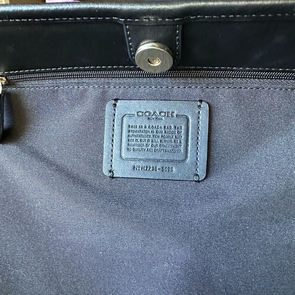COACH City Tote Bag In Signature Canvas - Picture 7 of 11